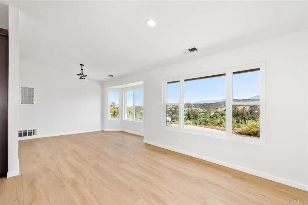 https://cdn.realtyfeed.com/cdn/127/306740293/9367783687f367b9f3dfcc675ff88fbe.webp