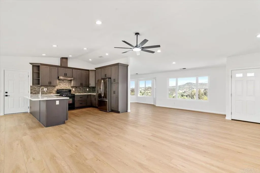 https://cdn.realtyfeed.com/cdn/127/306740293/fd9205937740b3f35fe20d413ddc3fc0.webp