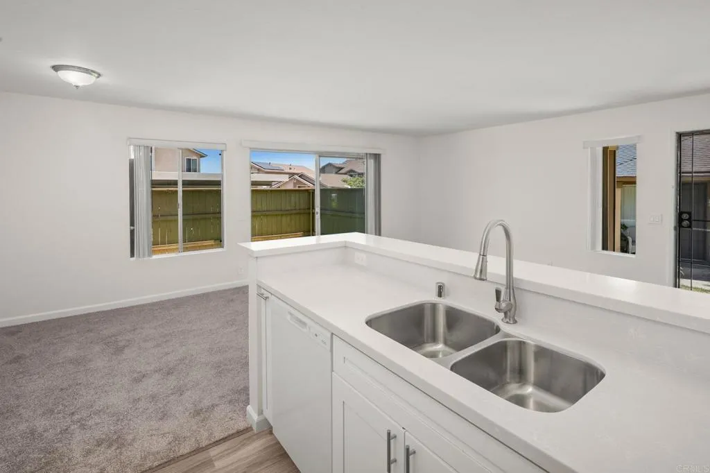 https://cdn.realtyfeed.com/cdn/127/306740334/7120438bf2311f6bff03be5e524b447b.webp
