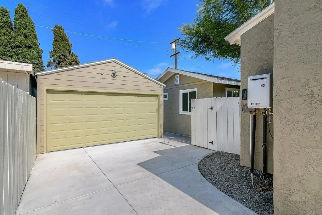 https://cdn.realtyfeed.com/cdn/127/306740352/8f5ff44cc44a8d719d68deeea3c004c4.webp