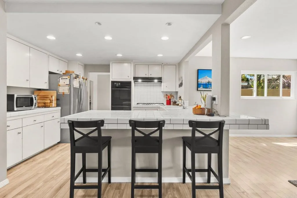 https://cdn.realtyfeed.com/cdn/127/306740414/a639e58eb0b8d96a31e9cb3920be6504.webp