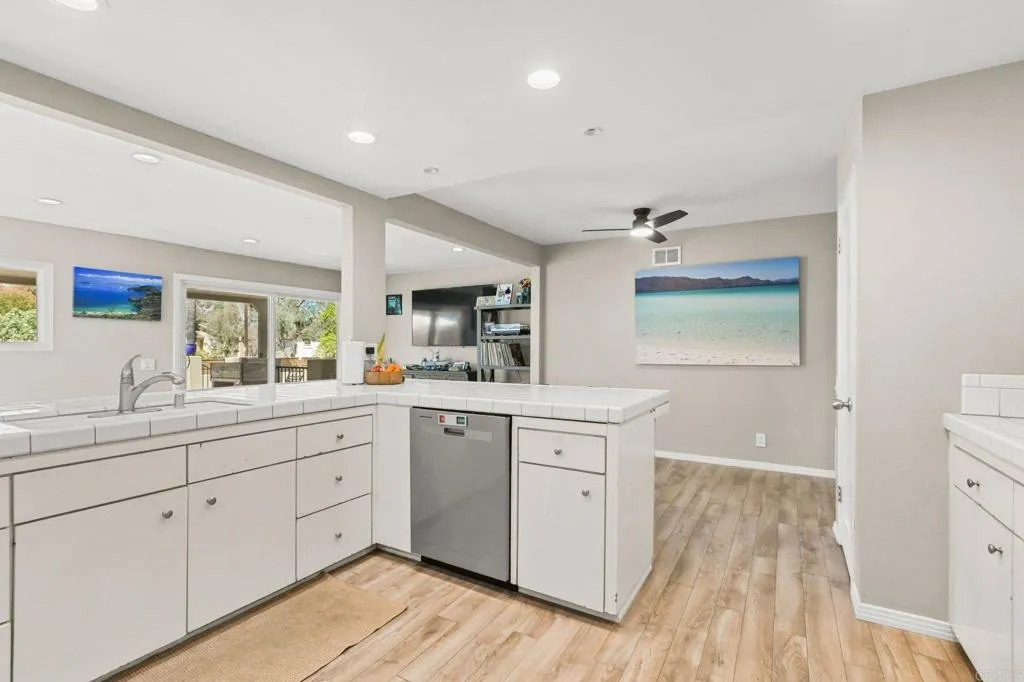 https://cdn.realtyfeed.com/cdn/127/306740414/c7afb4da2341f060cd5d4c82ab536ecd.webp