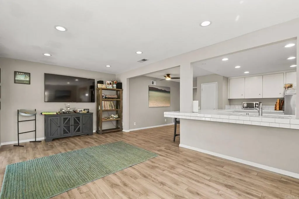 https://cdn.realtyfeed.com/cdn/127/306740414/f468351f2b451730cdb2d971e4ff56c5.webp