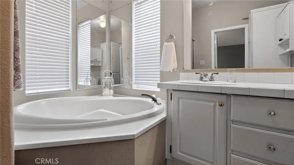 https://cdn.realtyfeed.com/cdn/127/306740472/28da1d7de0eb0b003d805355dec999d8.webp