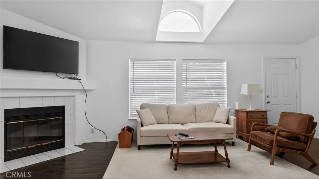 https://cdn.realtyfeed.com/cdn/127/306740472/2d8b547f39973036df075b9d8ff0c898.webp