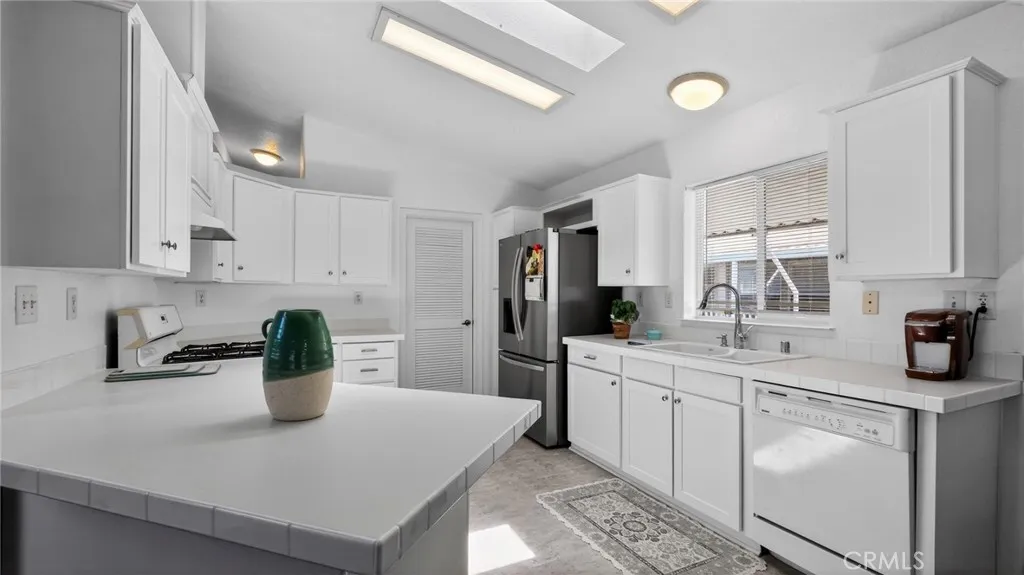 https://cdn.realtyfeed.com/cdn/127/306740472/bad9af7aa1d955cf38045120d6f1f42e.webp