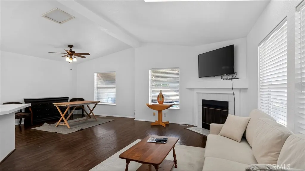 https://cdn.realtyfeed.com/cdn/127/306740472/f715f6bb356594976c76e4ba67c95d2d.webp