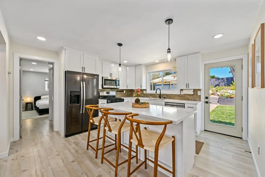 https://cdn.realtyfeed.com/cdn/127/306740495/8452bef8568cf026600f4196a55cefd9.webp