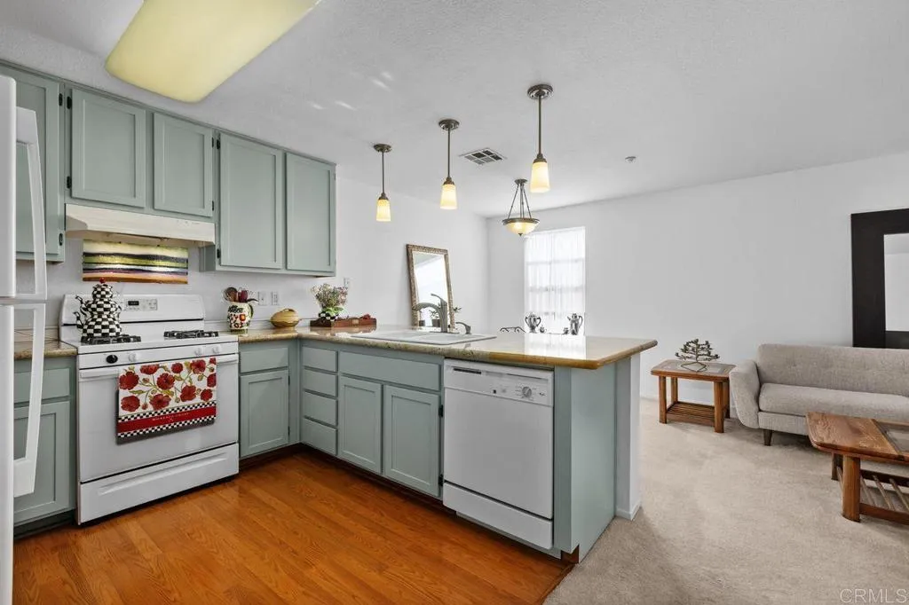https://cdn.realtyfeed.com/cdn/127/306740516/c487fa61ac13ff2edd8023d3d2599f12.webp