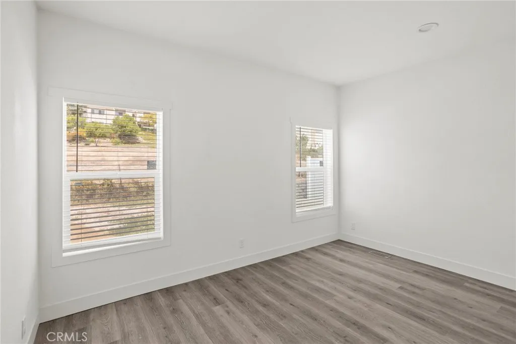 https://cdn.realtyfeed.com/cdn/127/306740549/c0b443cb6d5fc821f81acec5dff2e28c.webp