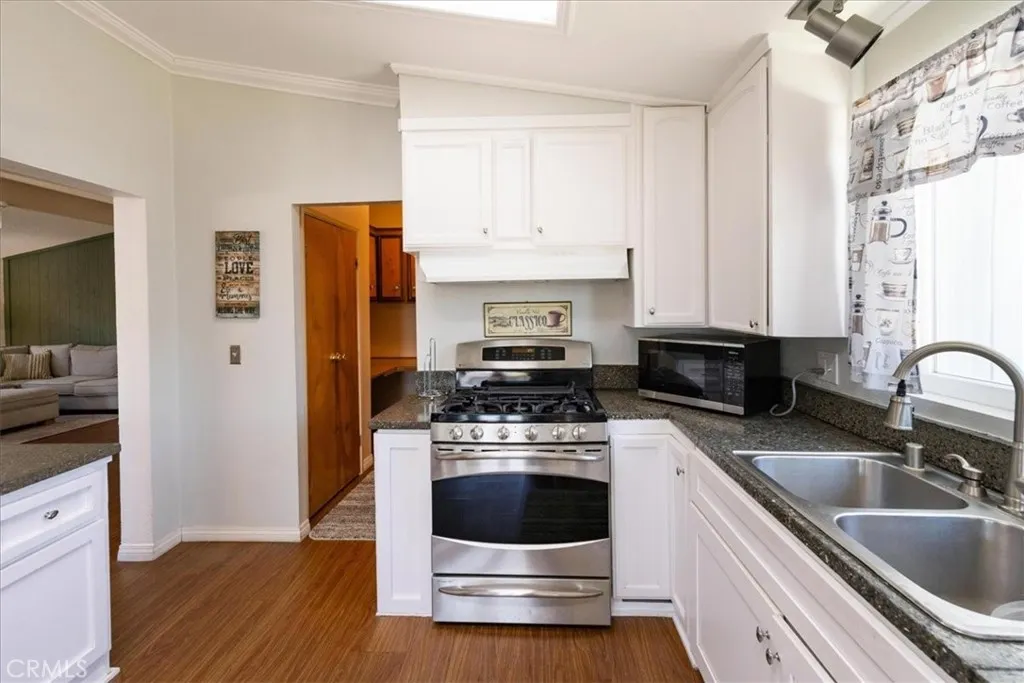 https://cdn.realtyfeed.com/cdn/127/306740553/560f2d3bbb154f4fd781e4ef507fdace.webp