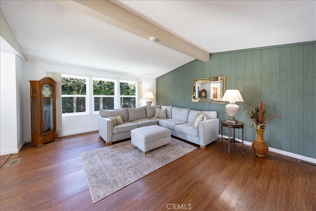 https://cdn.realtyfeed.com/cdn/127/306740553/74953e57405df5114d86e9af5cf81347.webp