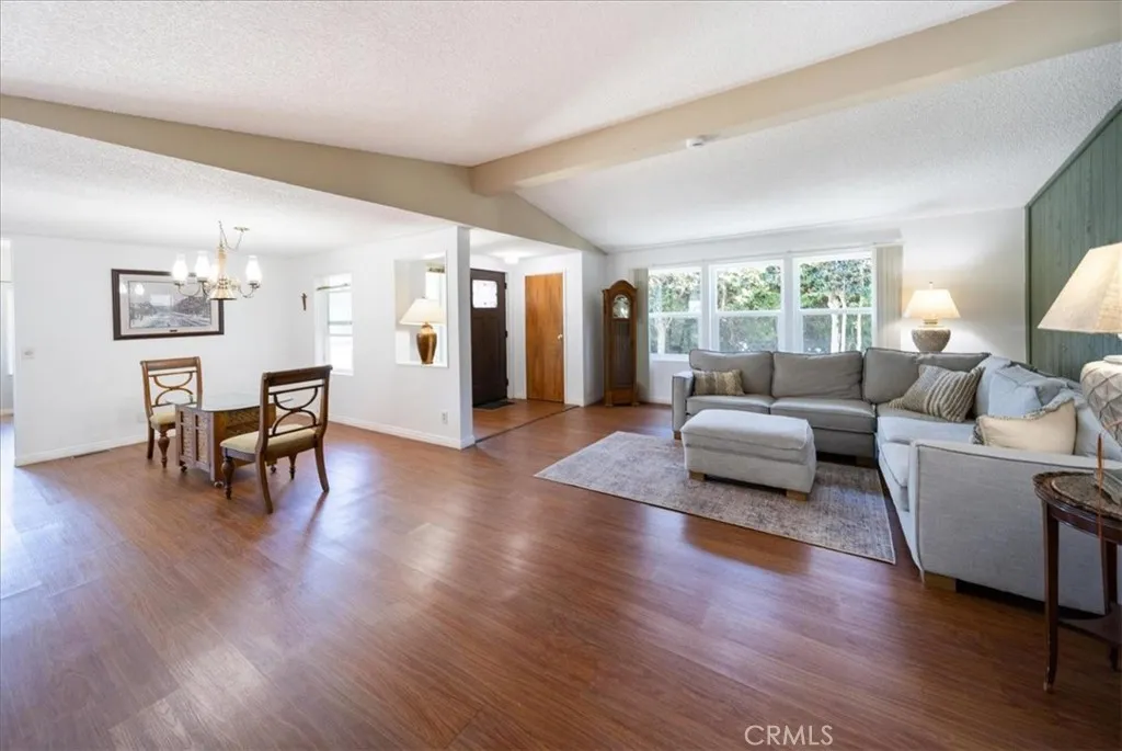 https://cdn.realtyfeed.com/cdn/127/306740553/cb30857c1d3f8d487723e50b66e6f6e3.webp