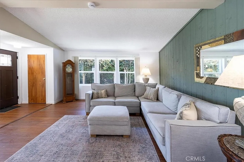 https://cdn.realtyfeed.com/cdn/127/306740553/e73e305d2be97592172f906084dc43fd.webp