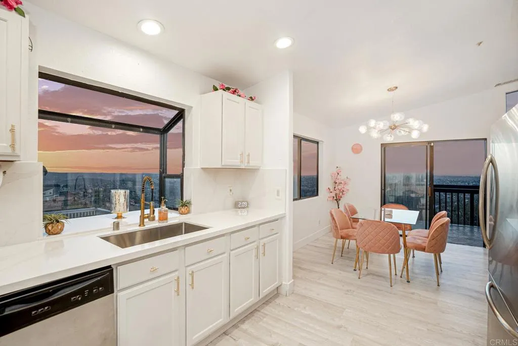 https://cdn.realtyfeed.com/cdn/127/306740638/f0071a18dc698f35571ec3648a2d4a72.webp