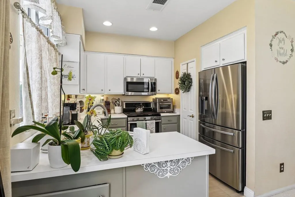 https://cdn.realtyfeed.com/cdn/127/306740664/9958e9f588a4f4710cf1ea42935dc466.webp