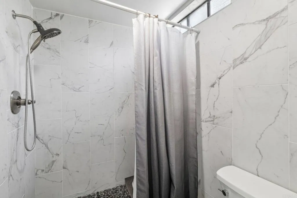 https://cdn.realtyfeed.com/cdn/127/306740714/9fbf47bb75b48e4fa46bf6b289b44045.webp