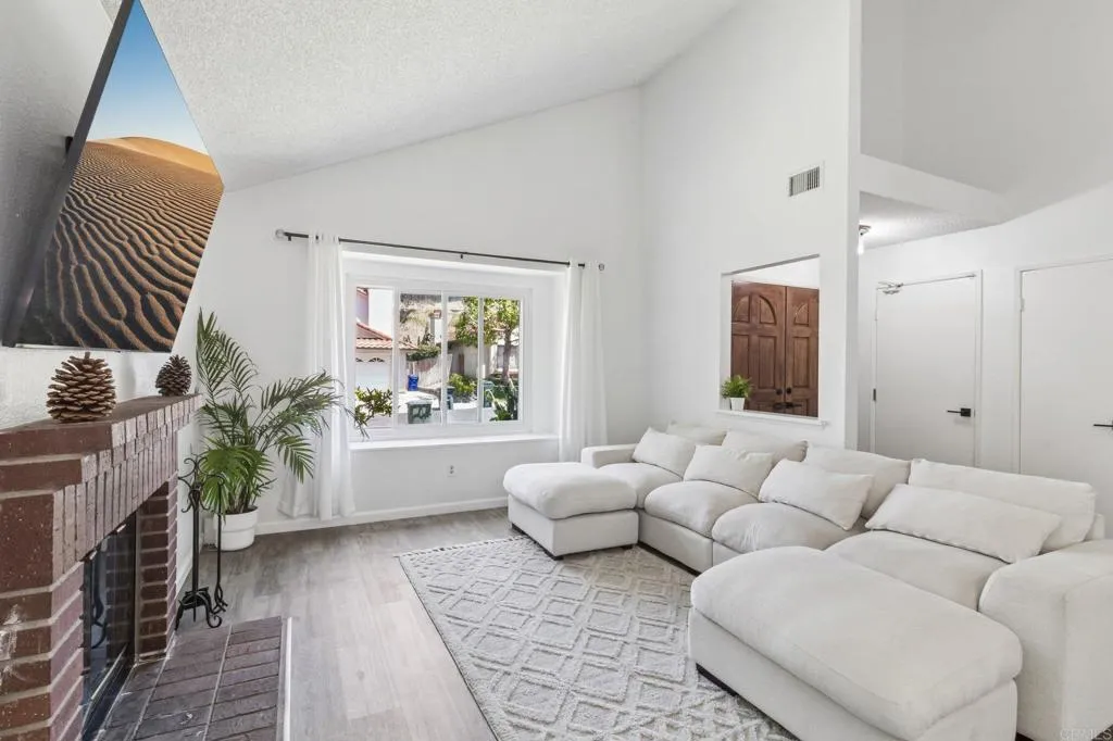 https://cdn.realtyfeed.com/cdn/127/306740714/c2050c655c52b601966588515f7a3582.webp