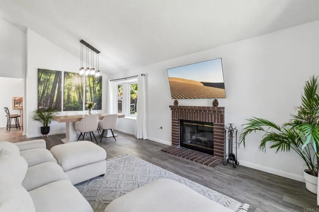 https://cdn.realtyfeed.com/cdn/127/306740714/c3c3a580cc779de300a80f9e816e5b33.webp