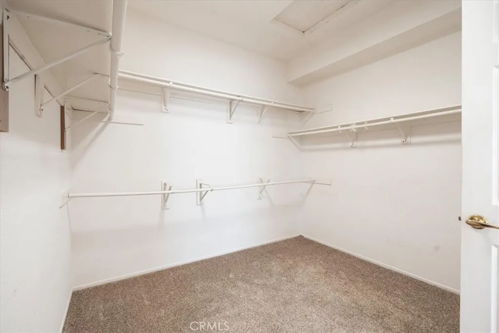 https://cdn.realtyfeed.com/cdn/127/306740738/54abe4e864f8f0a091dbbc01a6323dd2.webp