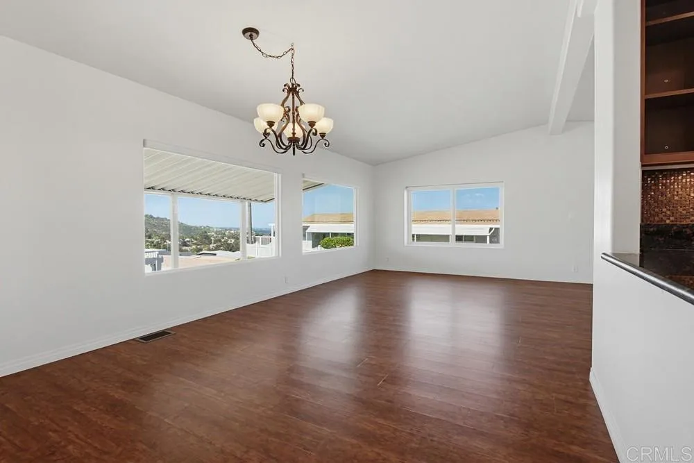 https://cdn.realtyfeed.com/cdn/127/306740772/15bf8b4ea65bf6bfa0c5353f02b921f4.webp