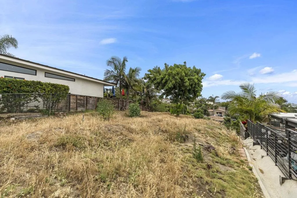 https://cdn.realtyfeed.com/cdn/127/306740773/0fcbca2af60e9924bd24b348e342f6b3.webp
