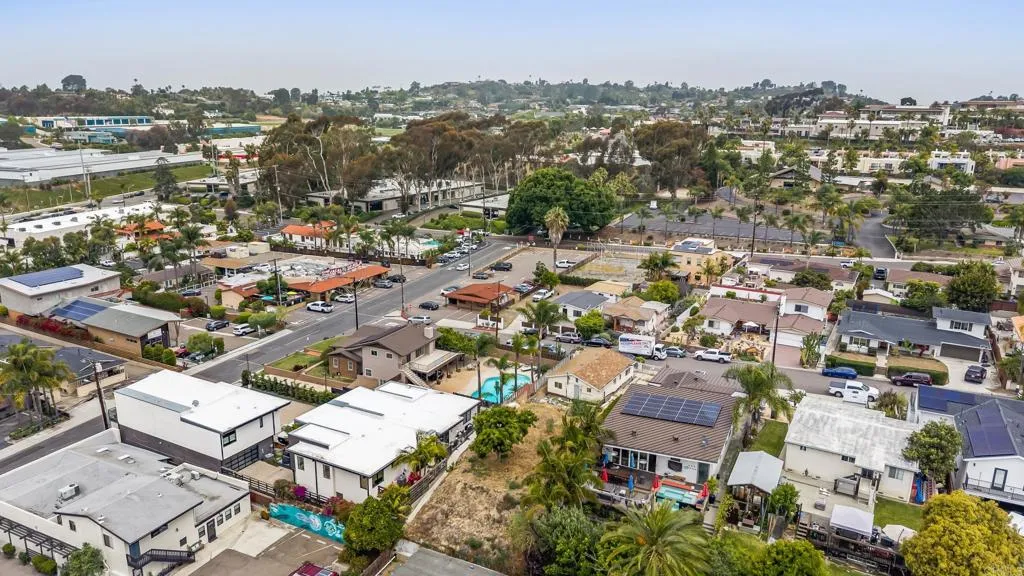 https://cdn.realtyfeed.com/cdn/127/306740773/aef8183093c420c0321ee77b41a27434.webp