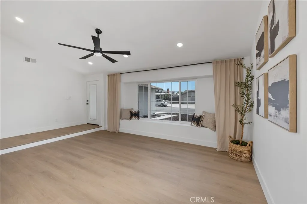 https://cdn.realtyfeed.com/cdn/127/306740870/c8bcb838611a5475bb1ce57b46260b36.webp