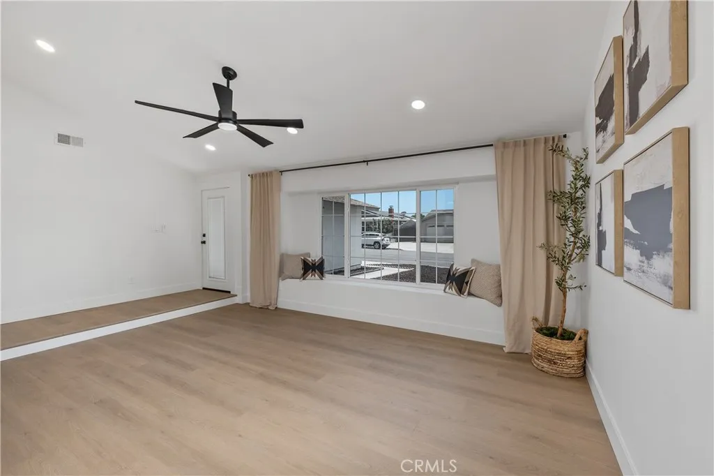 https://cdn.realtyfeed.com/cdn/127/306740870/ec3c5d9ad591e36d9ec0257d3fb4f453.webp