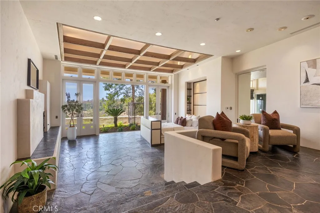 https://cdn.realtyfeed.com/cdn/127/306740888/2acbd84c977f5a95a9210cadb0efc393.webp