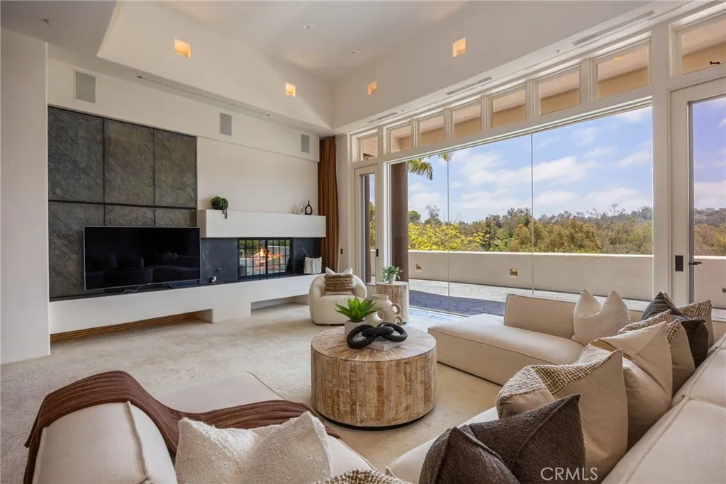 https://cdn.realtyfeed.com/cdn/127/306740888/3de9affc943354560008fcd804a02652.webp