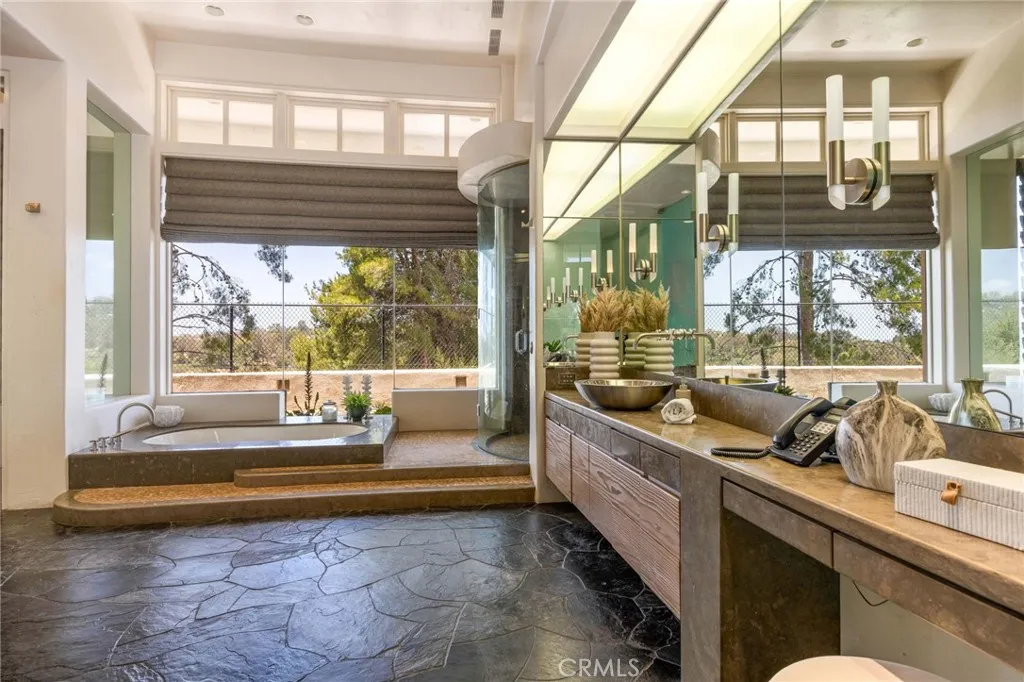 https://cdn.realtyfeed.com/cdn/127/306740888/454089af7ca8f6446336cf16ce52c1df.webp