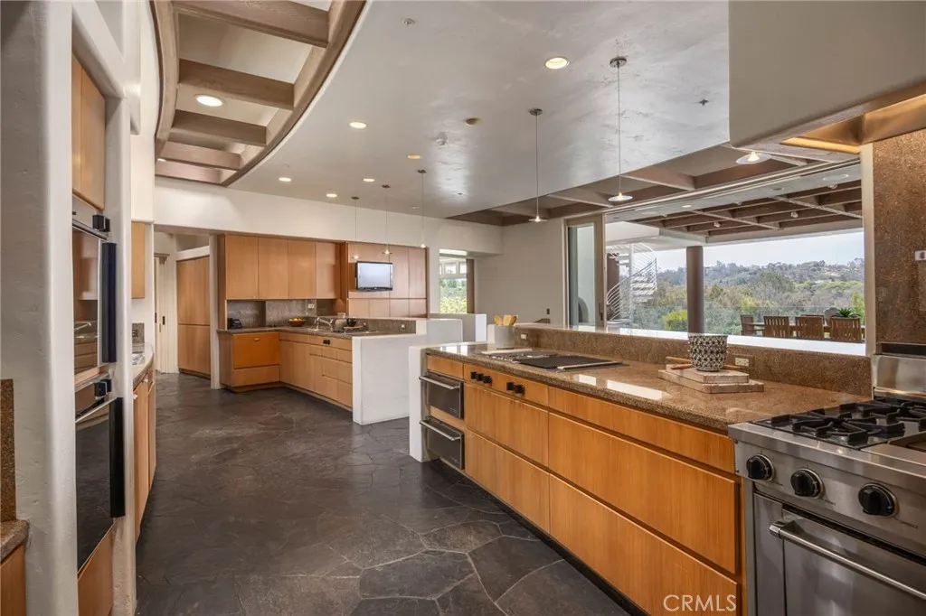https://cdn.realtyfeed.com/cdn/127/306740888/7fb08d1f76c47d9ada83492f5c5ca307.webp