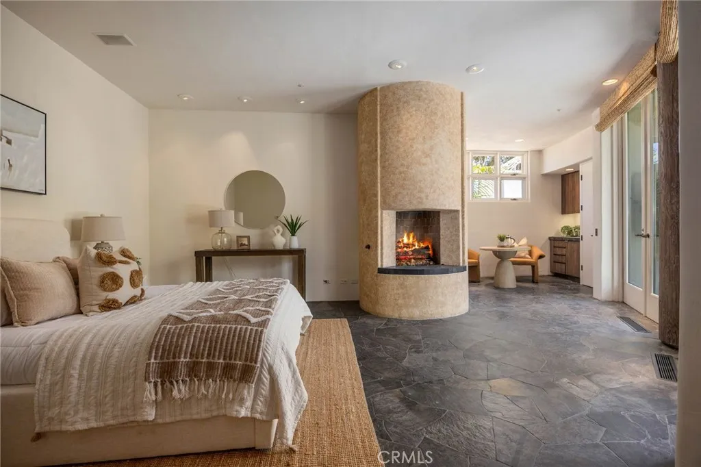 https://cdn.realtyfeed.com/cdn/127/306740888/eff73ab09fa2b716e606cc1c2e9fb17f.webp