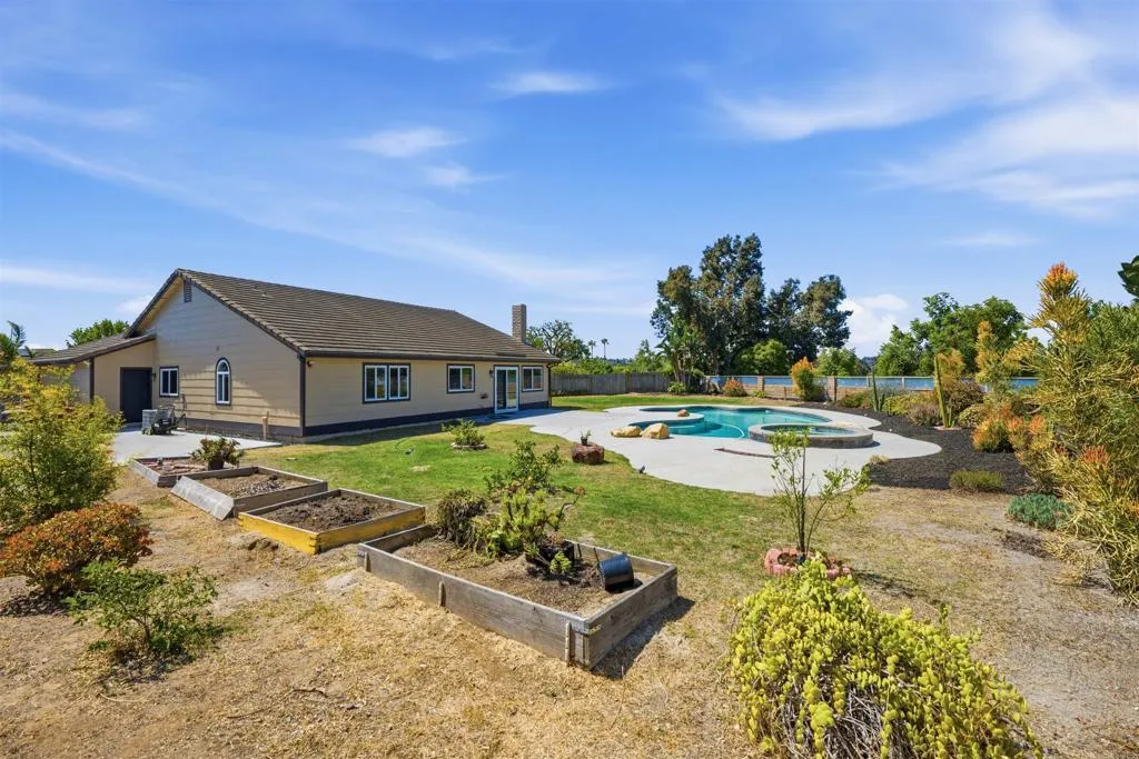 https://cdn.realtyfeed.com/cdn/127/306740937/93b4c36cd9d6e992f16a9d2597f2d68b.webp