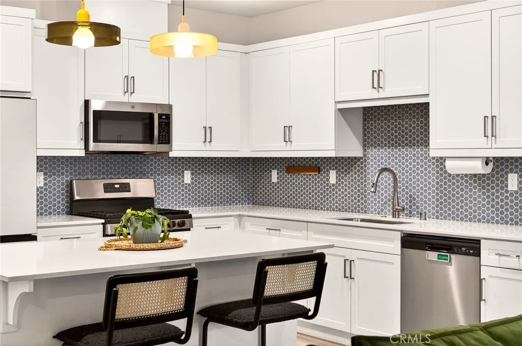 Photo #3: SW26127268 Listing: Photo #3