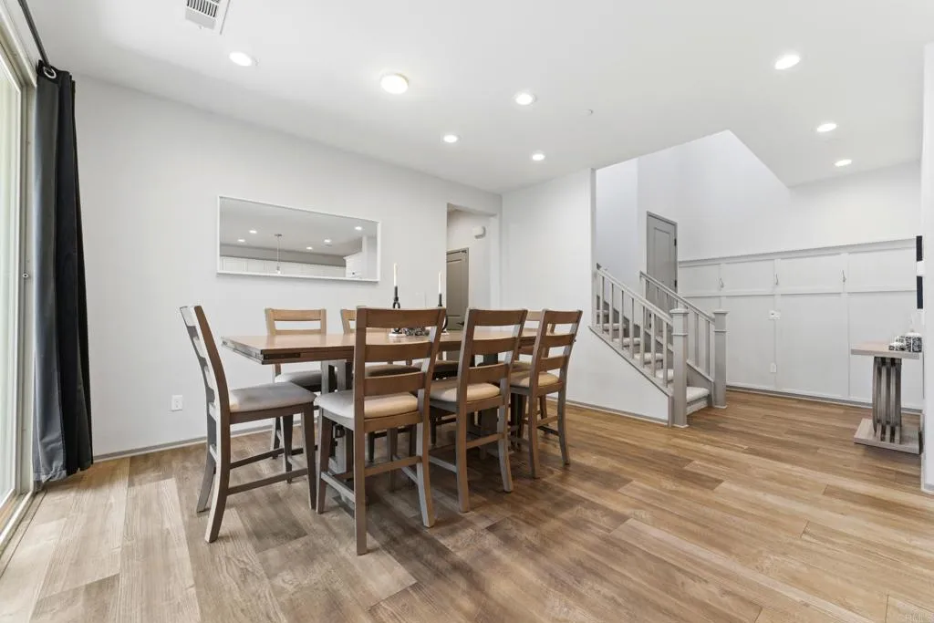 https://cdn.realtyfeed.com/cdn/127/306740945/3ec38ec74548929fcb43be3d0886e393.webp