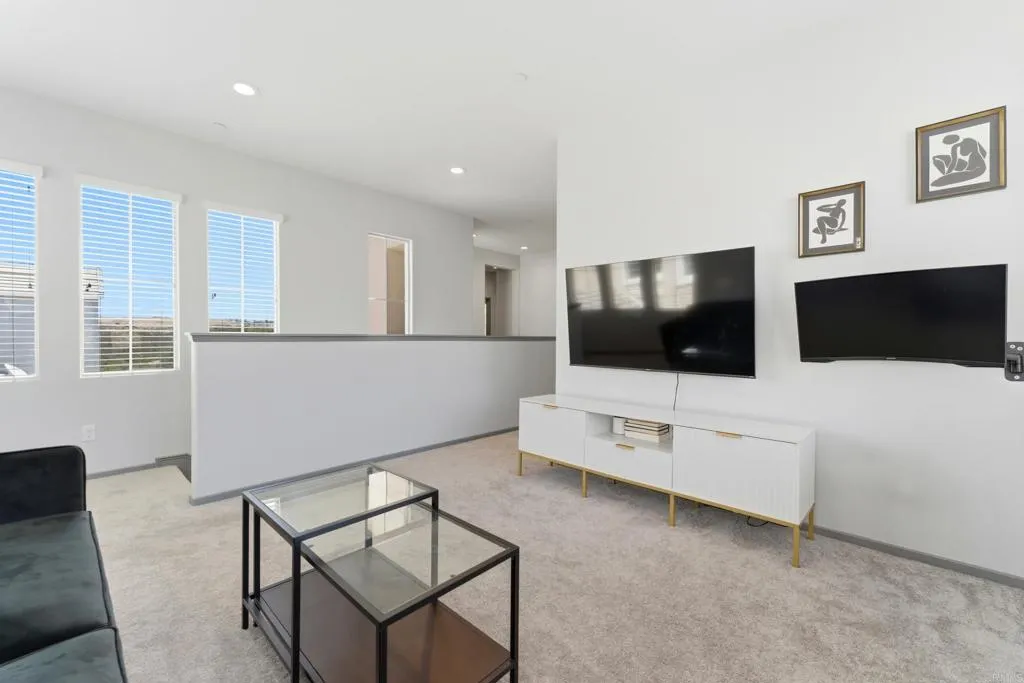https://cdn.realtyfeed.com/cdn/127/306740945/3f371a28f0b81a460fa60f46e39cc259.webp