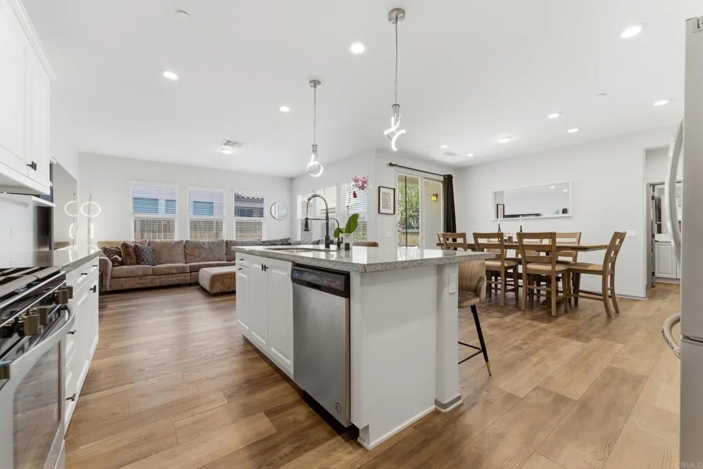 https://cdn.realtyfeed.com/cdn/127/306740945/afcb918271a05028cfa48c53110832a1.webp