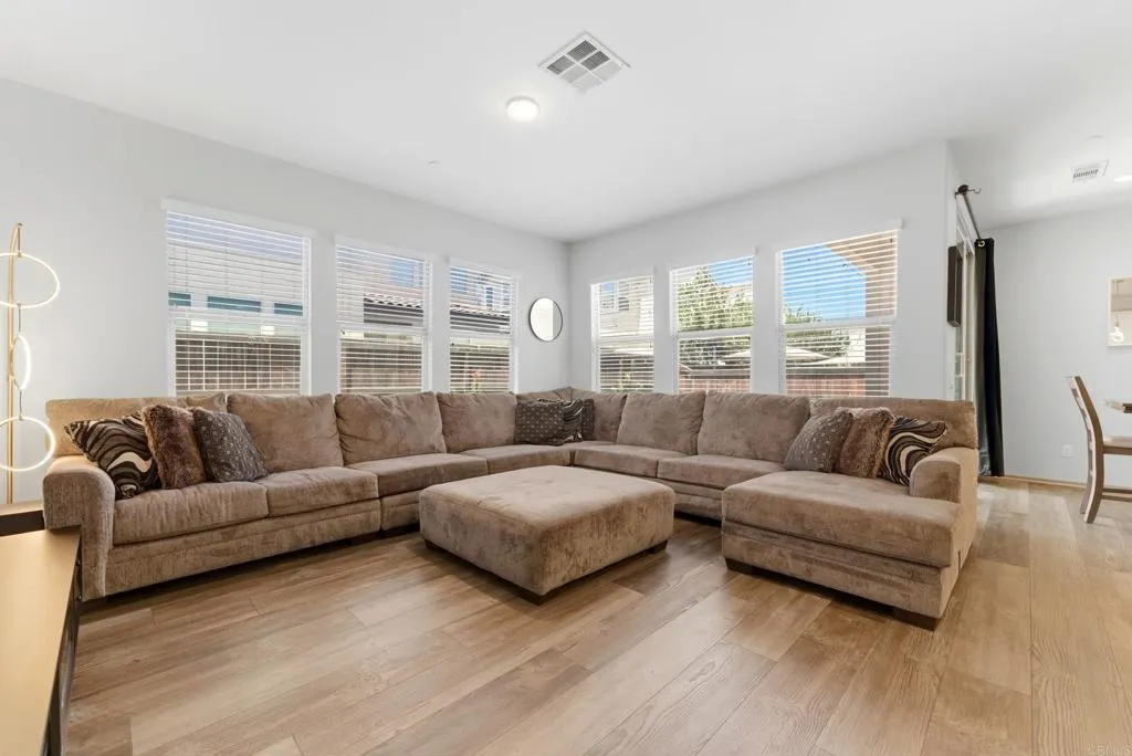 https://cdn.realtyfeed.com/cdn/127/306740945/c5bc29ddf0f468d0ab4f7288371e3fe2.webp