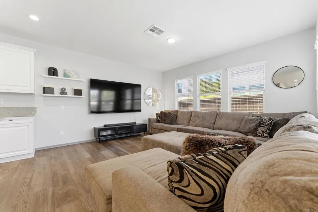https://cdn.realtyfeed.com/cdn/127/306740945/c86f8e833da52de79458262b67b1b059.webp