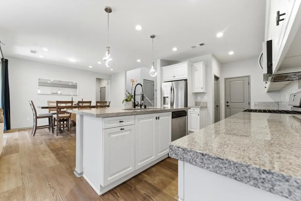 https://cdn.realtyfeed.com/cdn/127/306740945/ea7b3b4c0d53de97bfb58a671803af3a.webp