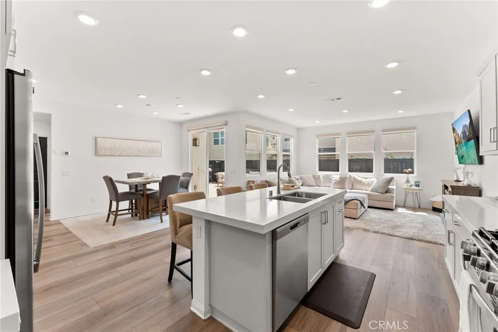 https://cdn.realtyfeed.com/cdn/127/306740972/49a25864906428442c942c452010f487.webp