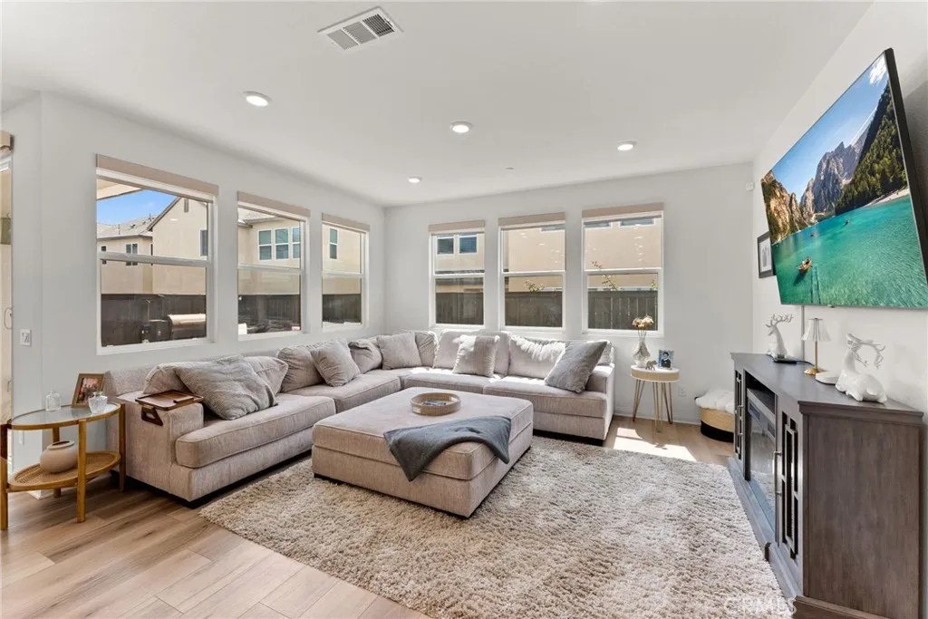 https://cdn.realtyfeed.com/cdn/127/306740972/4a8d06fd97fbbf01128c5260819fcd38.webp