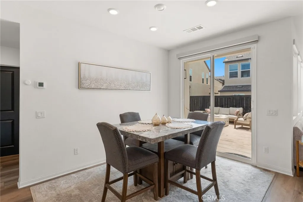 https://cdn.realtyfeed.com/cdn/127/306740972/513bd810d504426787464de54a006b07.webp