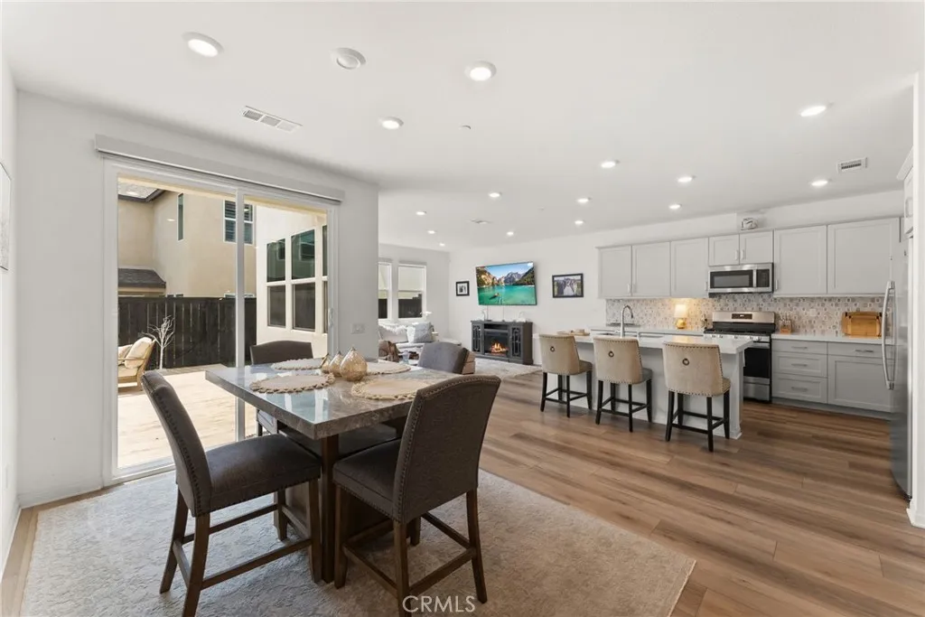 https://cdn.realtyfeed.com/cdn/127/306740972/7a41c0d3f3549c8842b2912e8353b4eb.webp