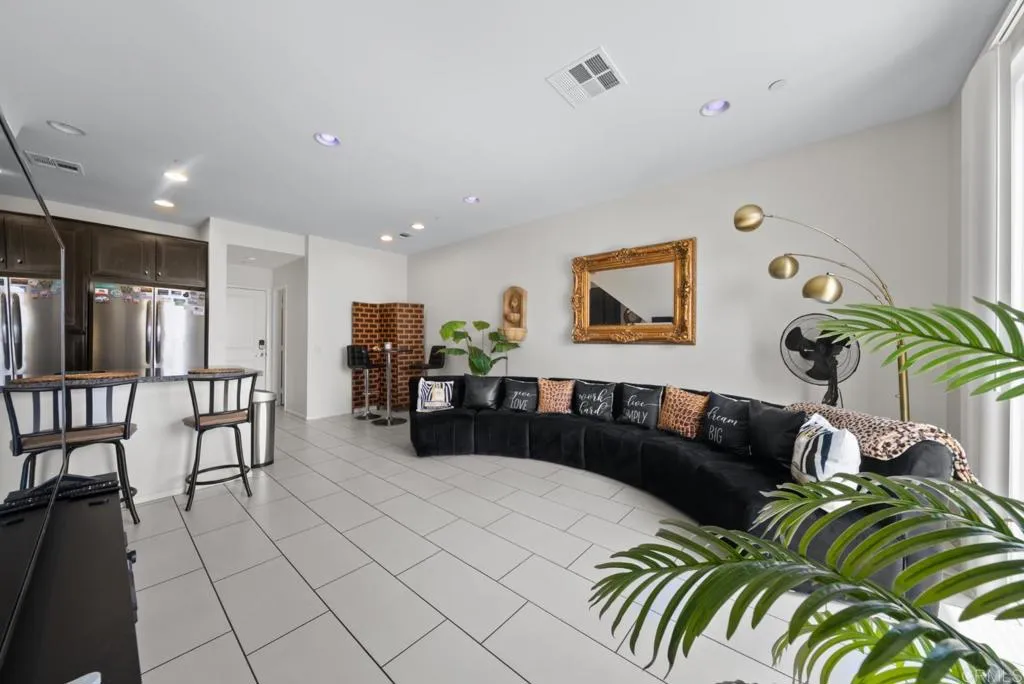 https://cdn.realtyfeed.com/cdn/127/306741012/400cc1eb770b27842a7f395072e157c2.webp