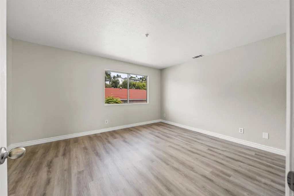 https://cdn.realtyfeed.com/cdn/127/306741021/93e5420edd8aafef6b70e4d5d2a325d4.webp
