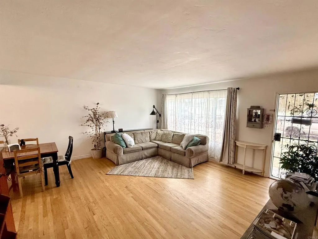 https://cdn.realtyfeed.com/cdn/127/306741044/aa881eb32fb5162e6af640f5d09312be.webp