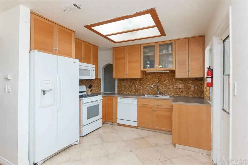 https://cdn.realtyfeed.com/cdn/127/306741044/fb8b384d7eae21e53755b7e9ffee5cbc.webp